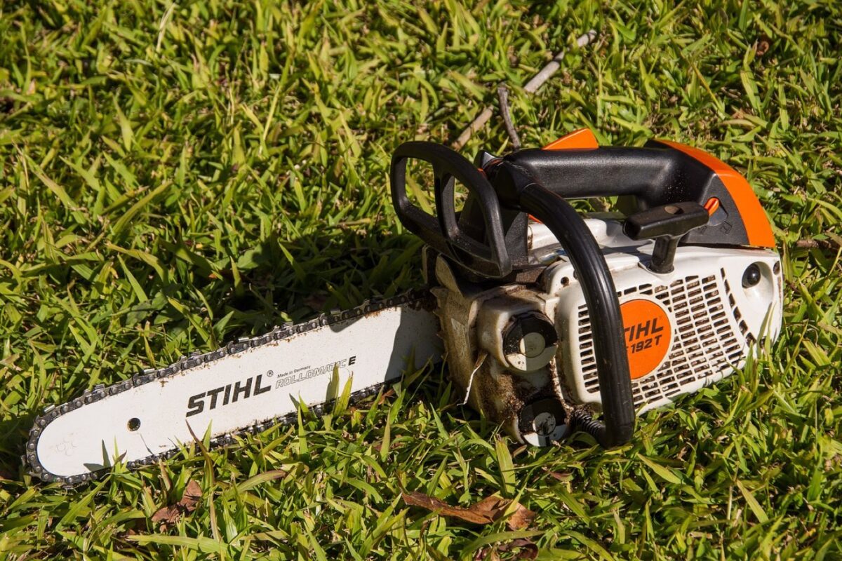 Stihl ou Husqvarna pour taille-haie : choix selon l'usage
